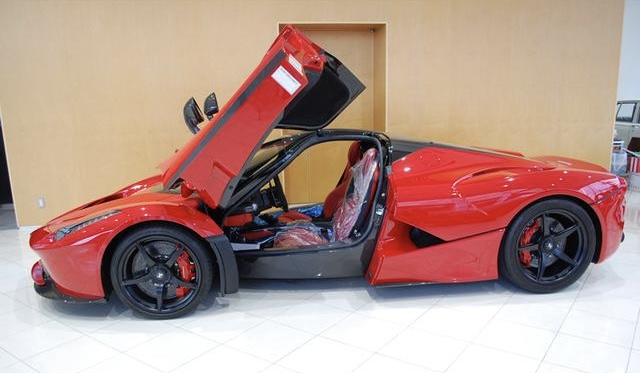 Ferrari LaFerrari side profile