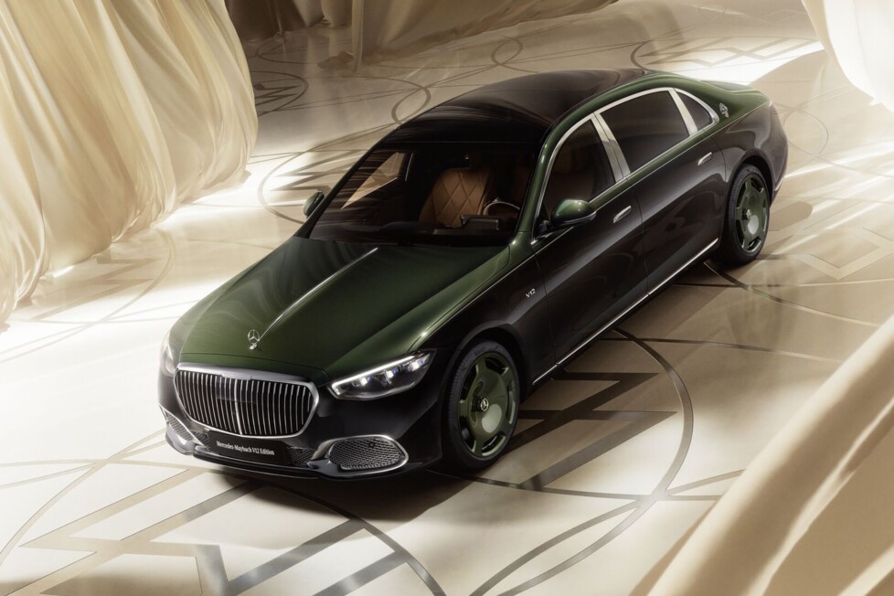 Mercedes-Maybach S680 side view